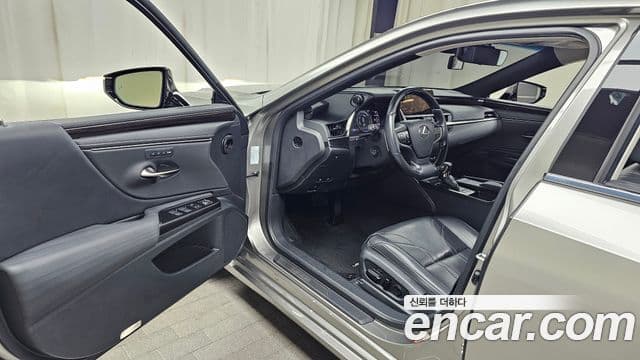 Lexus ES300h 2018 — Şəkil 10/20