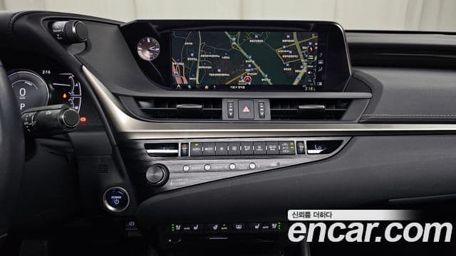 Lexus ES300h 2018 — Şəkil 12/20