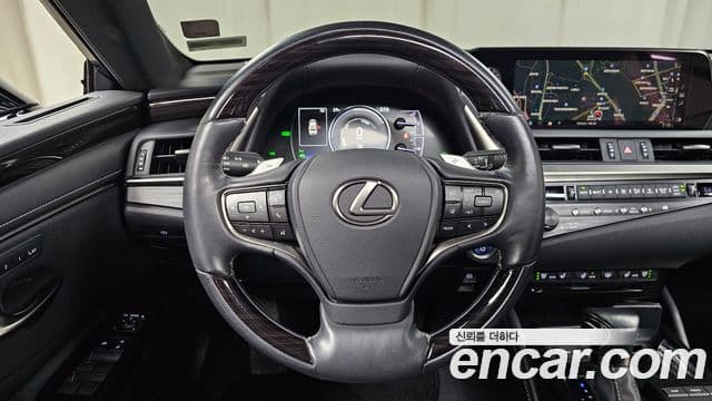 Lexus ES300h 2018 — Şəkil 13/20