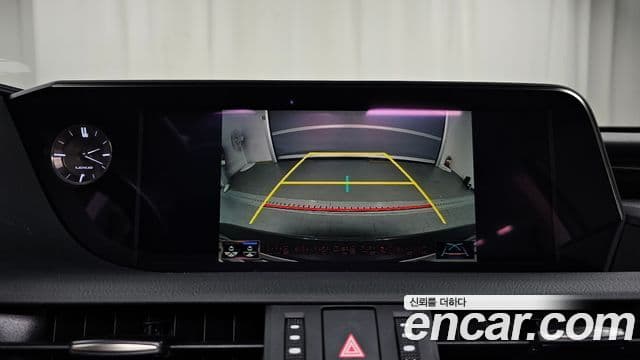 Lexus ES300h 2018 — Şəkil 14/20