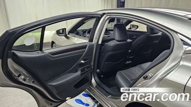 Lexus ES300h 2018 — фото 20 из 20