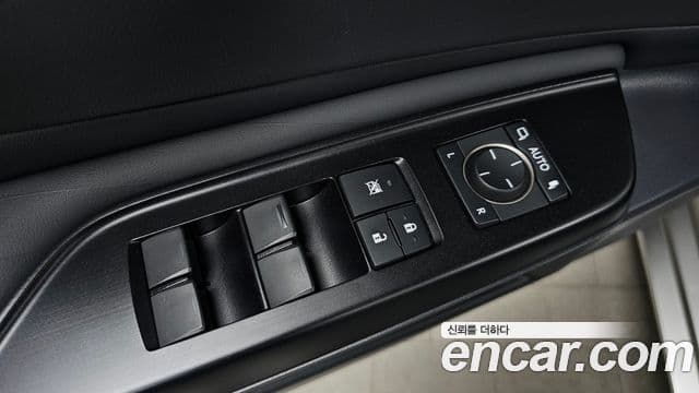 Lexus ES300h 2018 — Photo 4/37