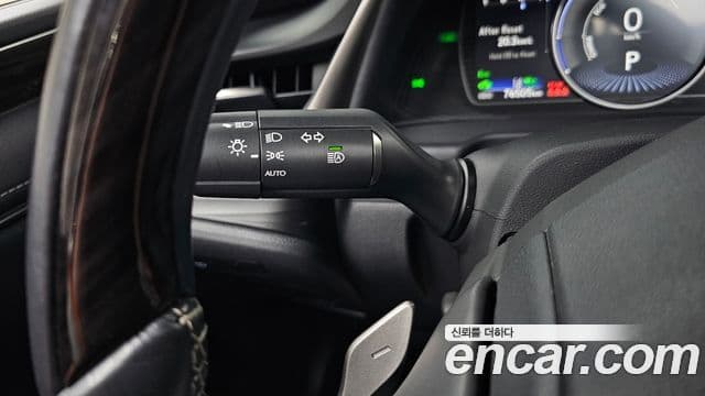Lexus ES300h 2018 — Photo 37/37