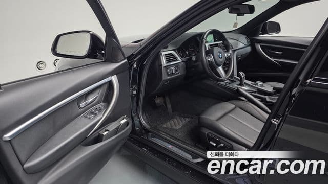 BMW 3 Series 2018 — Şəkil 10/20