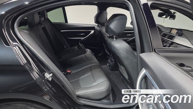 BMW 3 Series 2018 — Şəkil 12/20