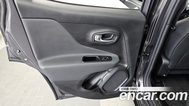 Jeep Renegade 2021 — Şəkil 9/32