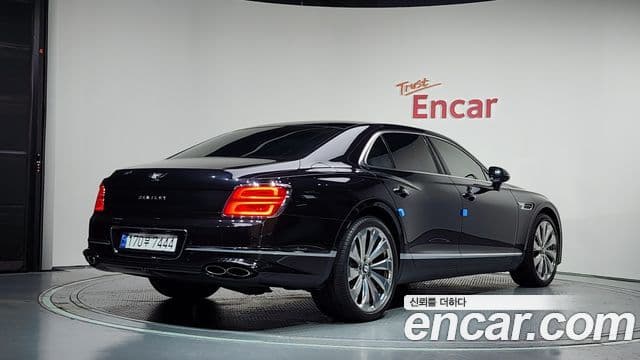Bentley Flying Spur 2022 — фото 2 из 20