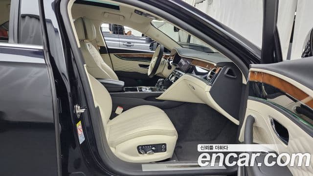 Bentley Flying Spur 2022 — фото 11 из 20