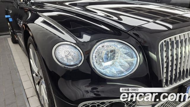 Bentley Flying Spur 2022 — ფოტო 14/38