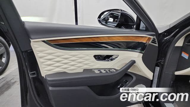 Bentley Flying Spur 2022 — ფოტო 25/38