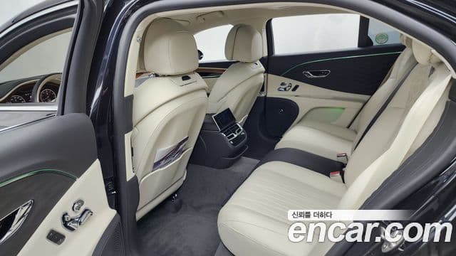 Bentley Flying Spur 2022 — ფოტო 22/38