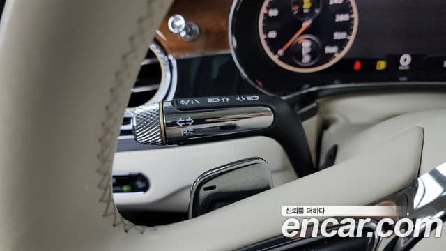 Bentley Flying Spur 2022 — ფოტო 29/38