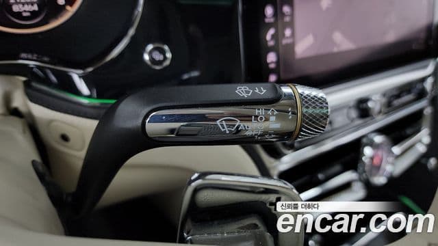 Bentley Flying Spur 2022 — ფოტო 32/38