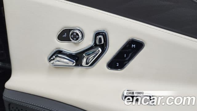 Bentley Flying Spur 2022 — ფოტო 20/38