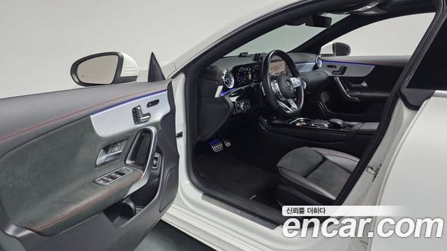 Mercedes-Benz CLA-Class 2023 — Фото 10/20