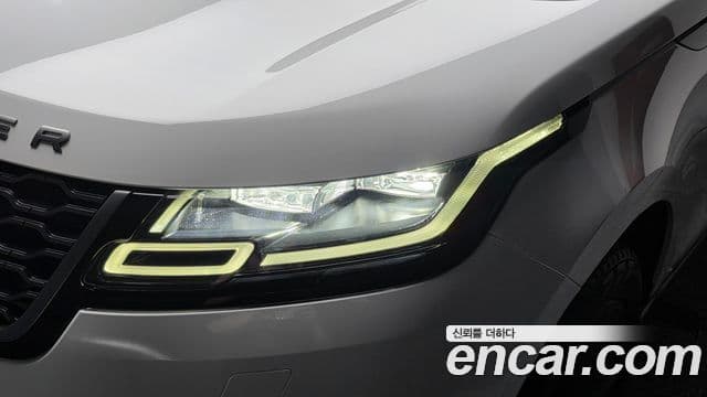 Land Rover Range Rover Velar 2019 — Şəkil 32/39