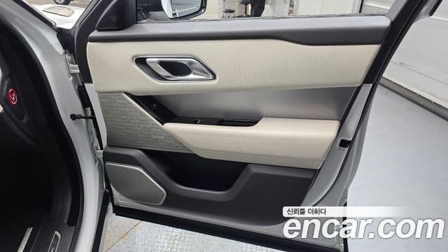 Land Rover Range Rover Velar 2019 — Şəkil 18/39