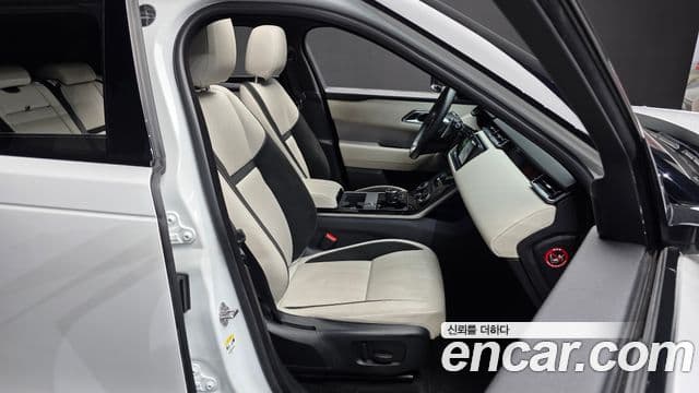 Land Rover Range Rover Velar 2019 — Şəkil 16/39