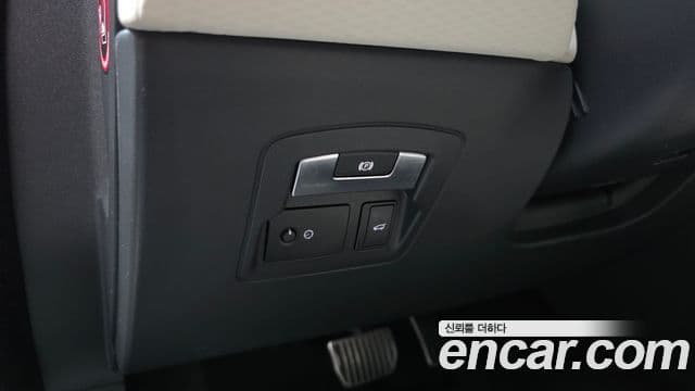Land Rover Range Rover Velar 2019 — Şəkil 17/39