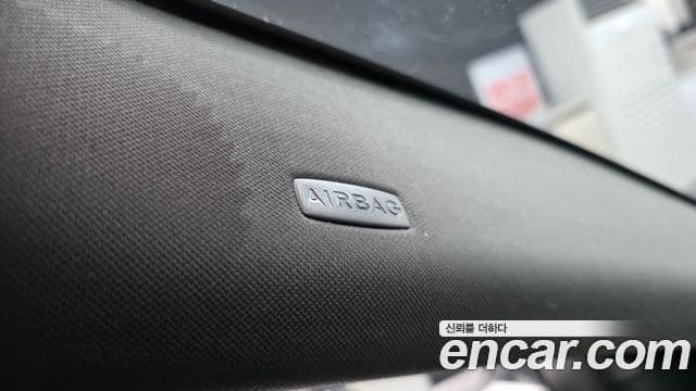 Land Rover Range Rover Velar 2019 — Şəkil 12/39