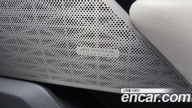 Land Rover Range Rover Velar 2019 — Şəkil 9/39