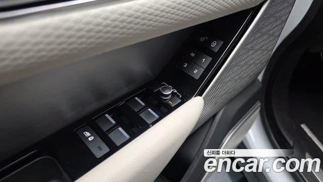Land Rover Range Rover Velar 2019 — Şəkil 8/39