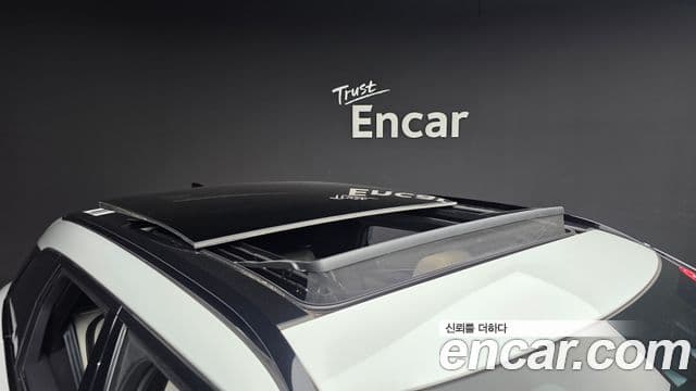 Land Rover Range Rover Velar 2019 — Şəkil 2/39