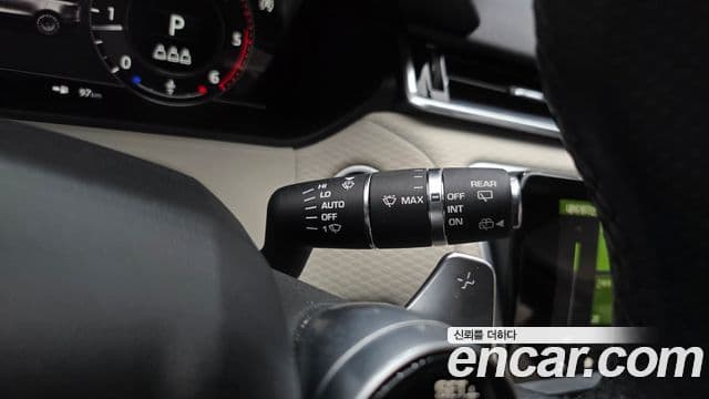 Land Rover Range Rover Velar 2019 — Şəkil 22/39