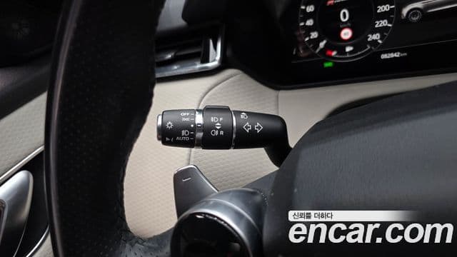 Land Rover Range Rover Velar 2019 — Şəkil 13/39