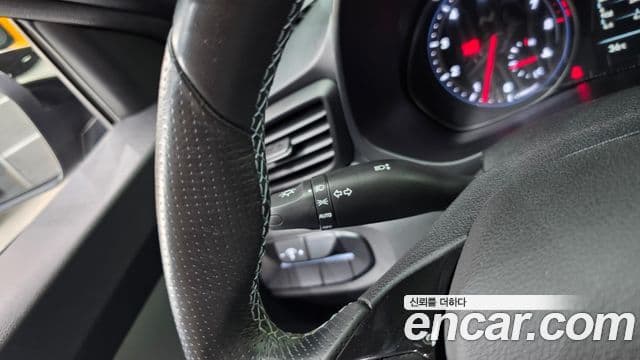 Hyundai Veloster 2019 — ფოტო 19/32