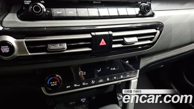 Kia Seltos 2022 — Şəkil 19/20