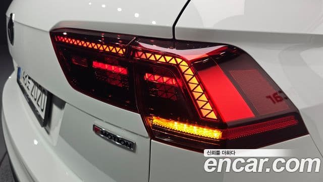 Volkswagen Tiguan 2020 — Şəkil 28/30