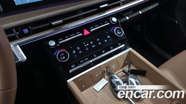 Hyundai Santa Fe 2023 — Şəkil 17/20