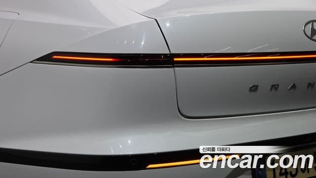 Hyundai Grandeur Hybrid 2023 — Photo 2/33