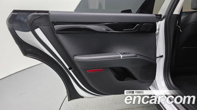 Hyundai Grandeur Hybrid 2023 — Photo 5/33