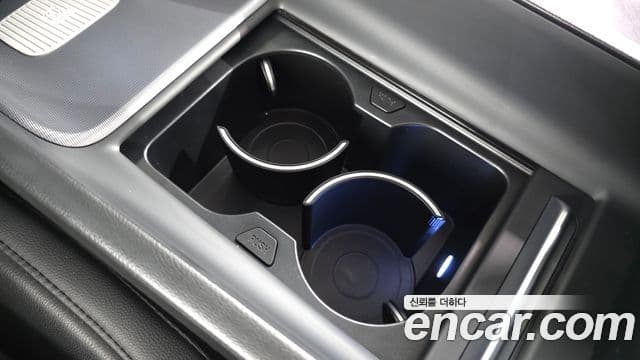 Hyundai Grandeur Hybrid 2023 — Photo 21/33