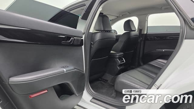 Hyundai Grandeur Hybrid 2023 — Photo 11/33