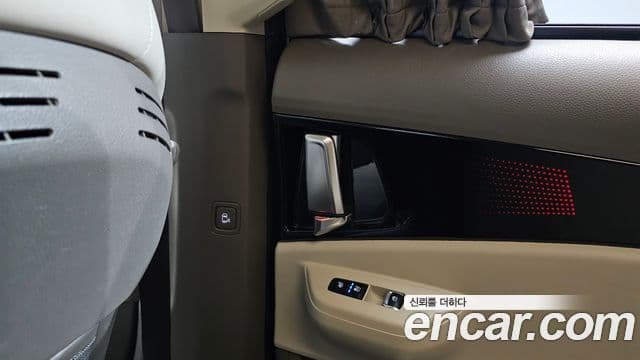 Kia Carnival 2024 — ფოტო 19/20