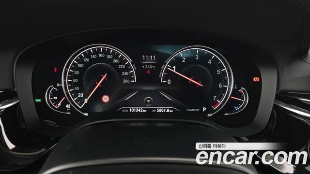 BMW 5 Series 2018 — Şəkil 8/20