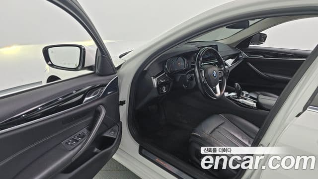 BMW 5 Series 2018 — Şəkil 10/20