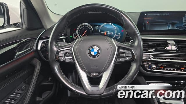 BMW 5 Series 2018 — Şəkil 13/20