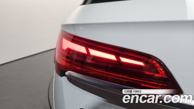 Audi Q5 2021 — Şəkil 20/37