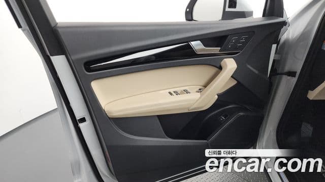 Audi Q5 2021 — Şəkil 12/37