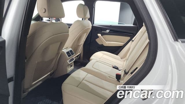 Audi Q5 2021 — Şəkil 18/37