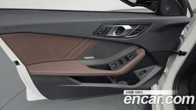 BMW 1 Series 2025 — Photo 8/34