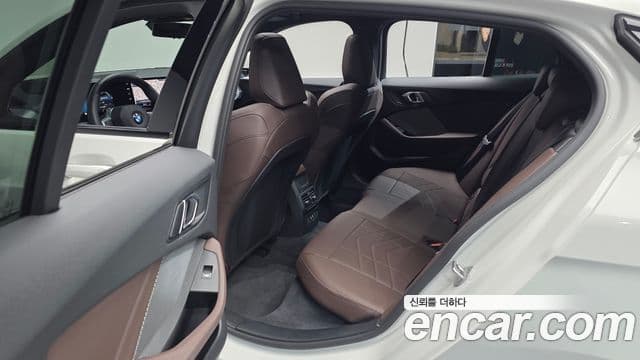BMW 1 Series 2025 — Photo 25/34