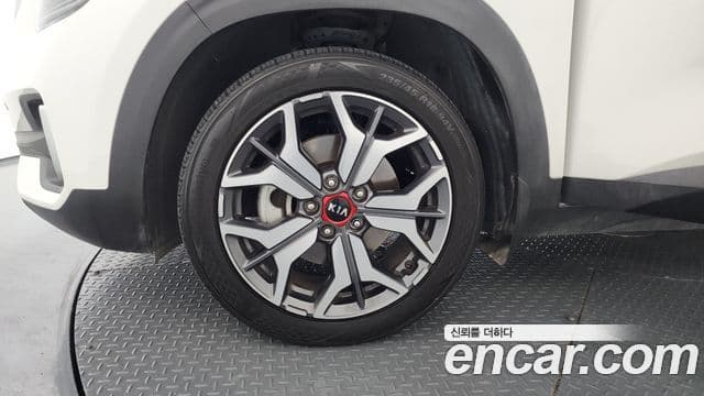 Kia Seltos 2021 — ფოტო 5/20