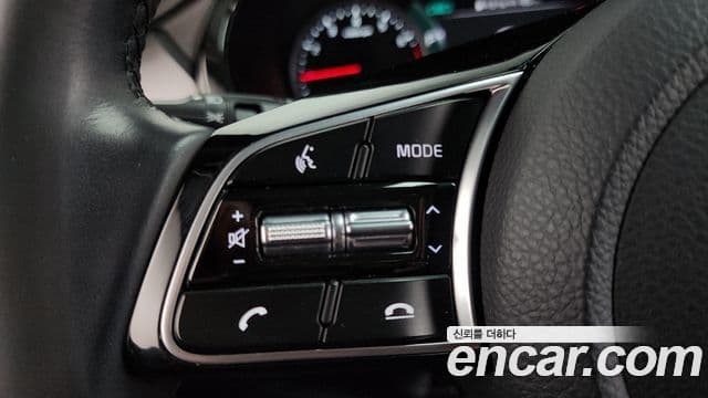 Kia Seltos 2021 — ფოტო 17/20