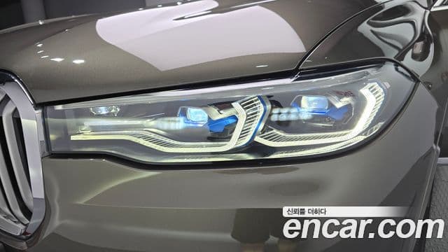BMW X7 2022 — Photo 17/31
