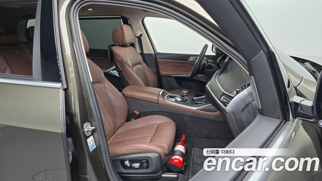 BMW X7 2022 — Photo 25/31